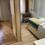Goji'S Apartments