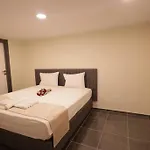 Pekin Spa And Suites