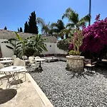 Leonidas Hotel