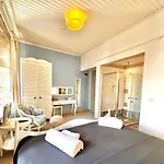 Leonidas Hotel
