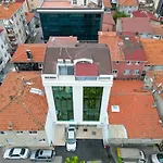 Minimalist Suit Otel