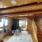 Isina Dag Evi Rize