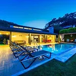 Villa Yakamoz