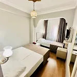 Crowned Exclusive Hotel