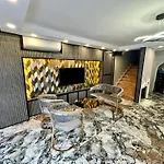 Crowned Exclusive Hotel