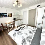 Yellowhouse Room 5