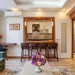 Mutlu Flat