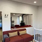 Yesilin Tonlariyla Sarilmis Lueks Villa