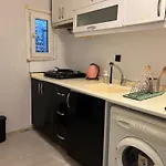 Pink House Walk Everywhere, 3Br, Fiber Internet