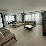 Deniz Ve Sehir Manzarali Lueks Kiralik Daireler