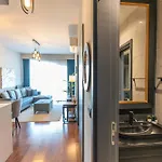 Central City Apartment With Premium Amenities