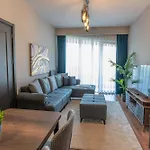 Central City Apartment With Premium Amenities