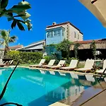 Dort Mevsim Alacati