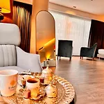 Ezkar Bathonea Art Istanbul Hotel