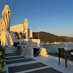 Castle81Homes White , Sea View House