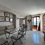 Castle81Homes White , Sea View House