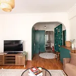 Chic 2Br Gem On Moda Iconic Antiques Street