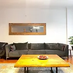 Two Flats With 6Br, 4Ba