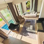 Airport Villa With Private Pool 2