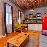 High Ceiliing And Stylish Flat
