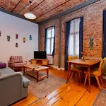 High Ceiliing And Stylish Flat