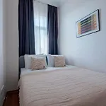 High-Ceiling Central 3-Bedroom With City View
