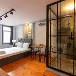 Modern Stylish Studio Retreat In Fatih District