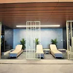 Scenic Bright Studio W Parking, Poolviews! #302
