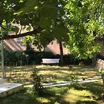 Rahat Bahceli Polonezkoeyde Butik Evimiz