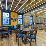Wonder Wood Hotel
