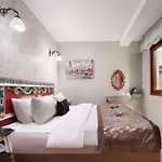 Taksim Camdali Suit