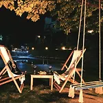 Pir Efes Konaklari