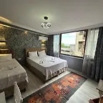 Royal Gur Hotel