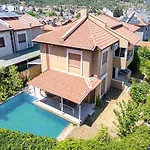Oezel Huzurlu Villa