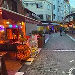 Golden Arrow Old City Hotel