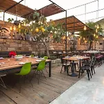 Alacati Hacimemis Palas