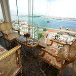 Maroon Bosphorus