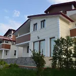 Oezkan Ali Villalari