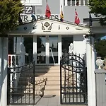 Zeynur Residence