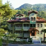 Club Petunya Apart