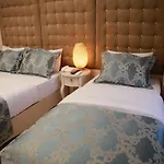 Pelican House Hotel