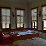 Tas Ev Konagi