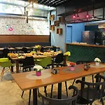 El Gusto Hotel