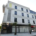 D'Lux Boutique Hotel