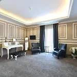 D'Lux Boutique Hotel