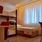 Oezel Mavi Nazar Yueksekoegrenim Kiz Oegrenci Yurdu