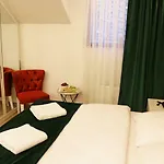 Musk Hotel