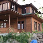 Zahi Bungalov