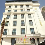 Grand Lark Hotel