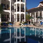 Kurt Apartments